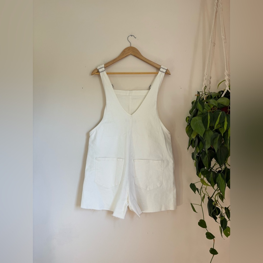 Madewell Adirondack Short Overalls in Tile White - Picture 7 of 7